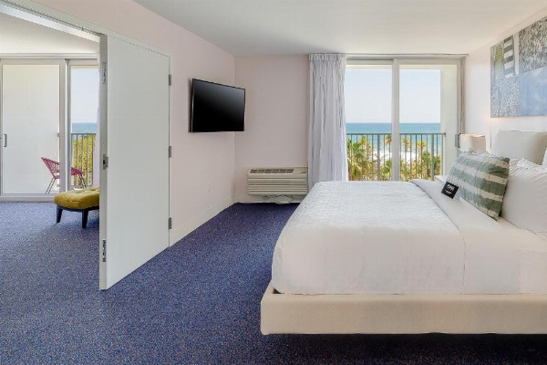 Plunge Beach Hotel image 15