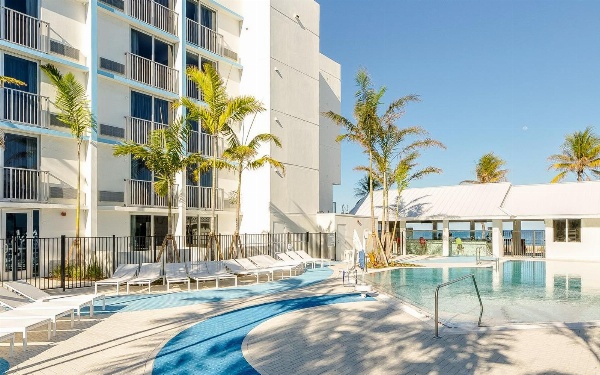 Plunge Beach Hotel image 6